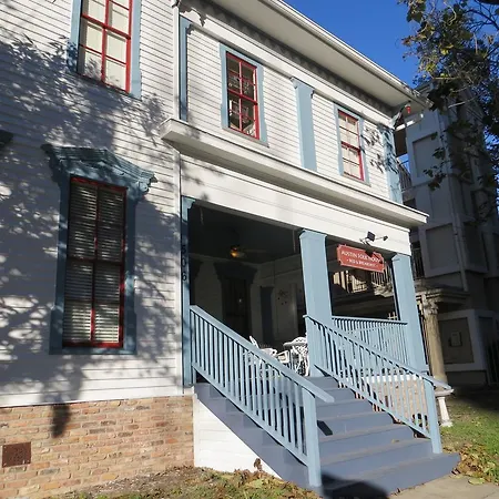 Austin Folk House Hotel